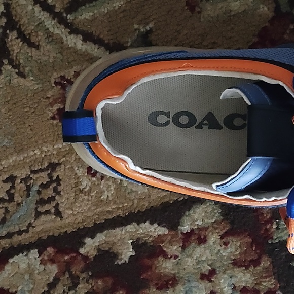 Sneaker - Picture 3 of 3